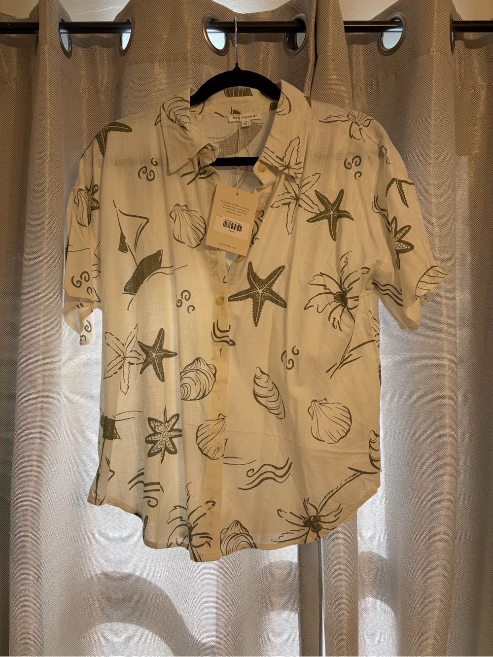 Blu Pepper White Short Sleeve Button-Down with Olive Sea Life Print